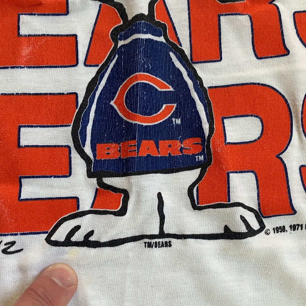vintage 1971 Peanuts Snoopy and Chicago Bears t-shirt. - Picture 4 of 9